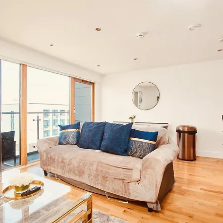 Apartment King Deluxe Large Space& Free Parking! No Balcony