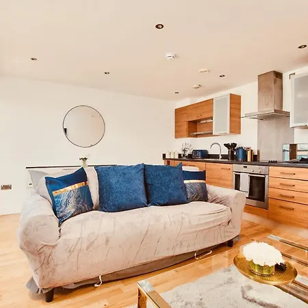 King Deluxe Large Space& Free Parking! No Balcony Apartment