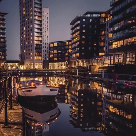 King Deluxe Large Space& Free Parking! No Balcony Leeds (West Yorkshire)