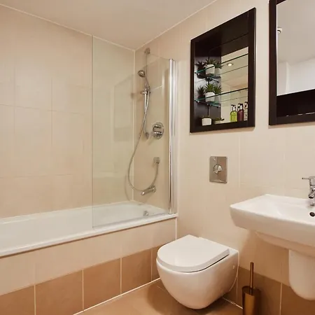 King Deluxe Large Space& Free Parking! No Balcony *