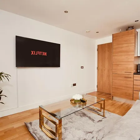 Apartment King Deluxe Large Space& Free Parking! No Balcony