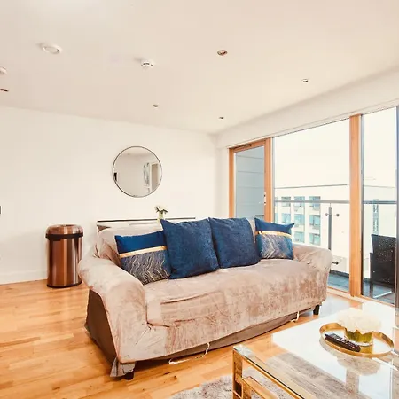 King Deluxe Large Space& Free Parking! No Balcony Leeds (West Yorkshire)