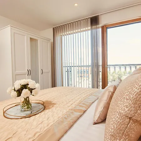 King Deluxe Large Space& Free Parking! No Balcony