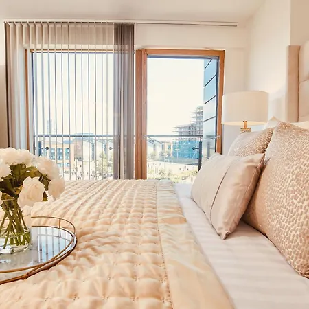 King Deluxe Large Space& Free Parking! No Balcony