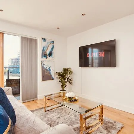 Apartment King Deluxe Large Space& Free Parking! No Balcony