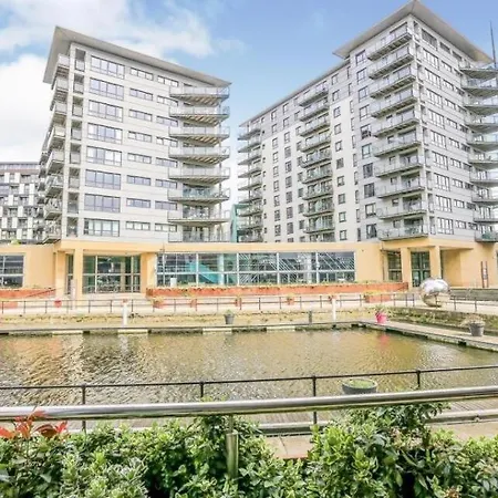 King Deluxe Large Space& Free Parking! No Balcony * Leeds (West Yorkshire)