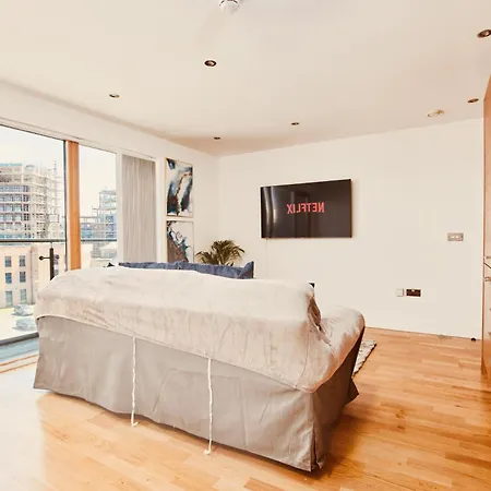 King Deluxe Large Space& Free Parking! No Balcony *