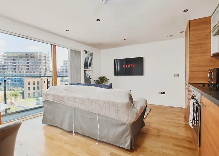 King Deluxe Large Space& Free Parking! No Balcony *