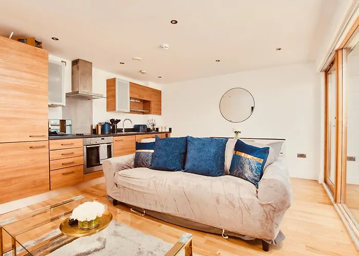 King Deluxe Large Space& Free Parking! No Balcony * Leeds (West Yorkshire)