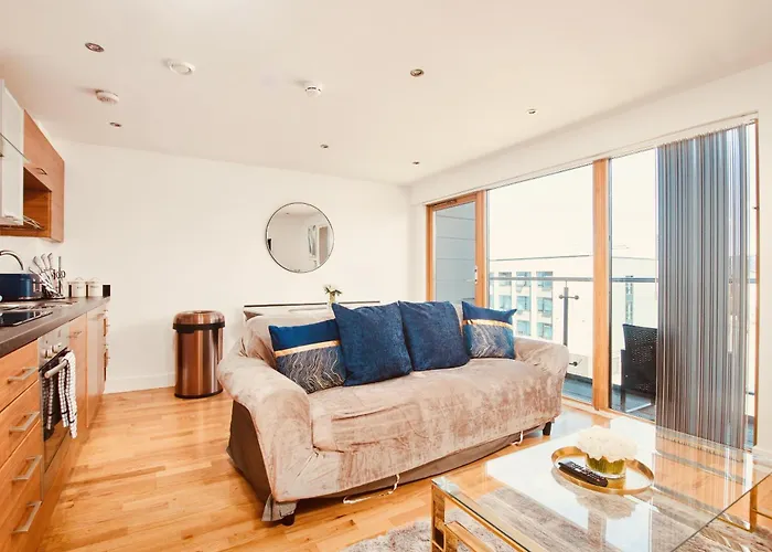 King Deluxe Large Space& Free Parking! No Balcony Leeds (West Yorkshire)