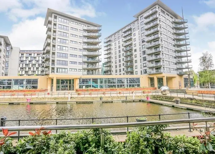 King Deluxe Large Space& Free Parking! No Balcony * Leeds (West Yorkshire)