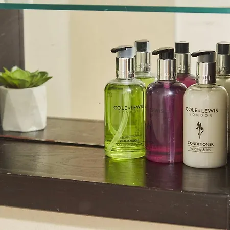 King Deluxe Large Space& Free Parking! No Balcony Apartament