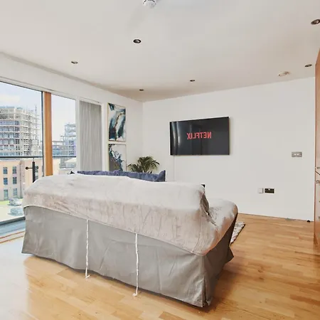 King Deluxe Large Space& Free Parking! No Balcony *