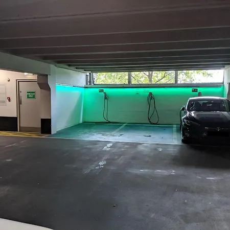 King Deluxe Large Space& Free Parking! No Balcony